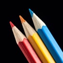 Tres lápices de colores